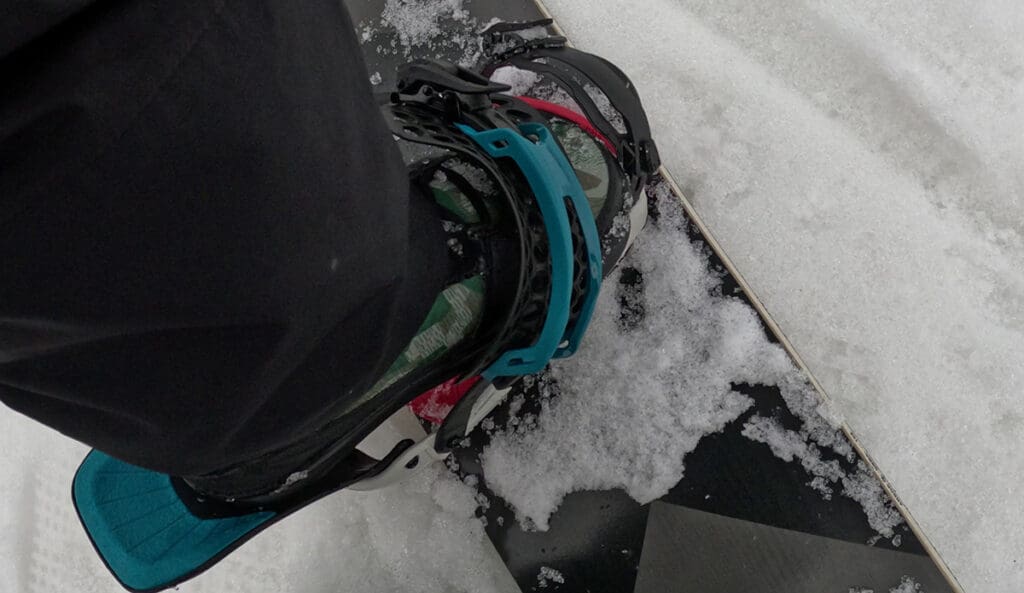 a close up shot of a snowboard boot entering the bindings using the FASE system