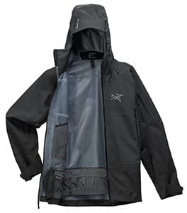 a studio image of a black arcteryx sabre jacket for skiing or snowboarding
