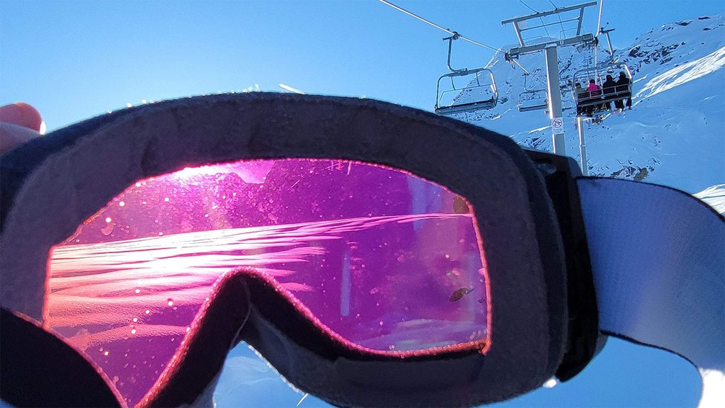 looking through the smith chromapop lens to showcase the contrast